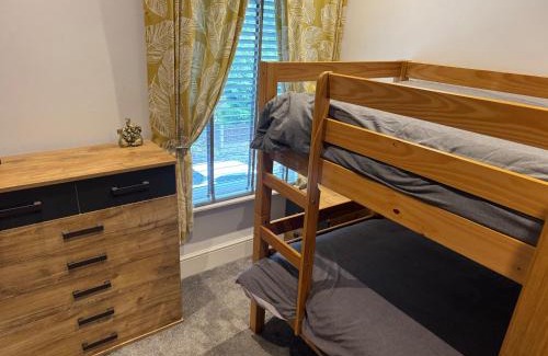 Stoke-on-Trent Apartment | Elegant 2-Bed Apartment in Prime Location, Pet-Friendly