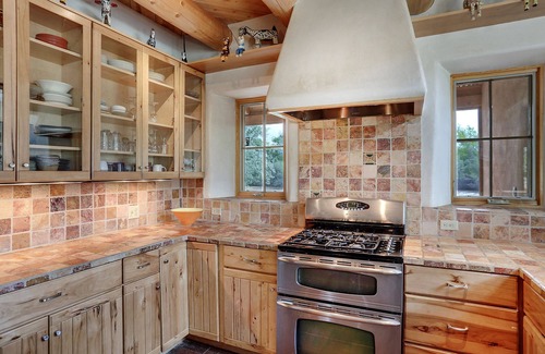 Abiquiu House | Exceptional 2 Bedroom Retreat with Ocean View & Pet Friendly