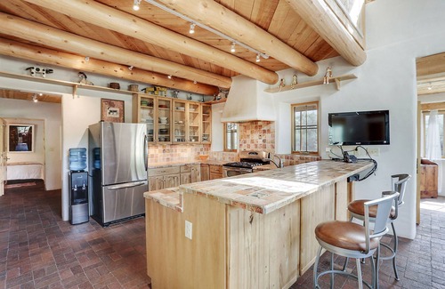 Abiquiu House | Exceptional 2 Bedroom Retreat with Ocean View & Pet Friendly