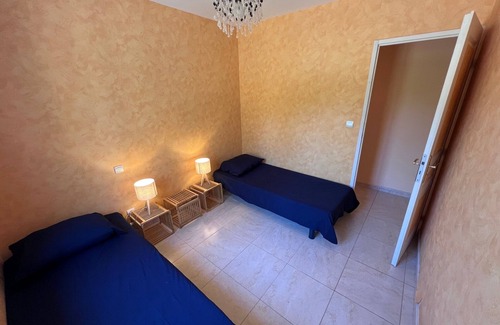 Taradeau Cabin | Superb 3-bedroom bungalow in a quiet private residence with private Jacuzzi
