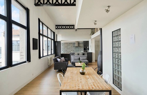 Tourcoing Apartment | Inviting 3-Bedroom Duplex Loft with Parking & Spa Amenities
