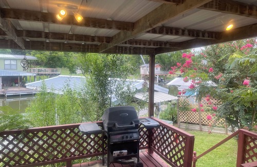 Kingsland House | Superb 3-bedroom lakefront house with AC in Kingsland