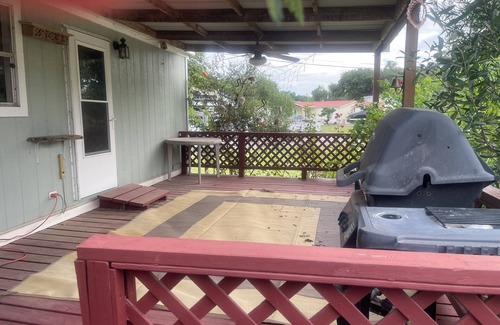 Kingsland House | Superb 3-bedroom lakefront house with AC in Kingsland