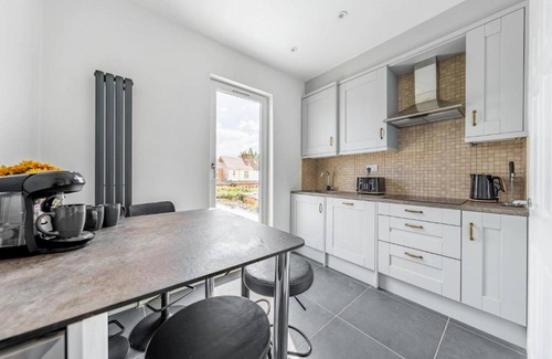 Southall Broadway House | Inviting 3BD Home in Southall - Perfect for Families