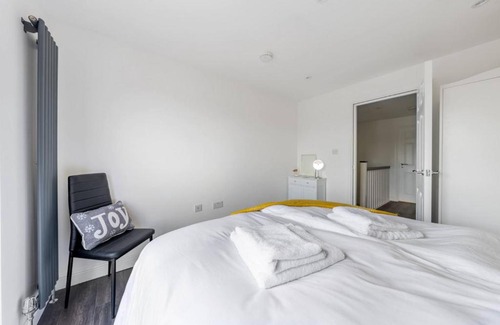 Southall Broadway House | Inviting 3BD Home in Southall - Perfect for Families