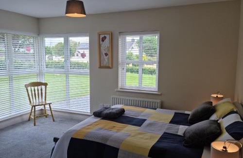 Mitchelstown House | Family-Friendly 4 Bed Bungalow in Mitchelstown - Rated 9.5