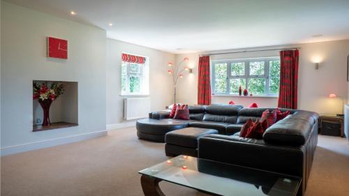 Wyton House | Pet-Friendly 4BD Retreat in Wyton & Houghton Village