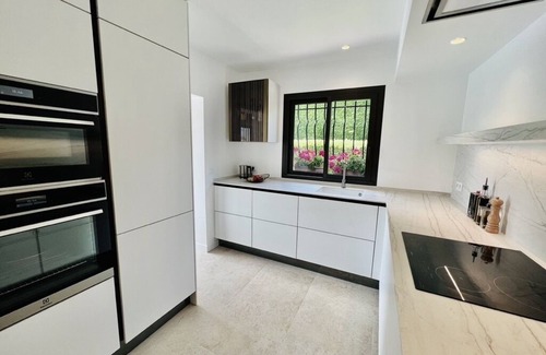 Behobie House | Elegant Villa with Pool, Steps from the Ocean