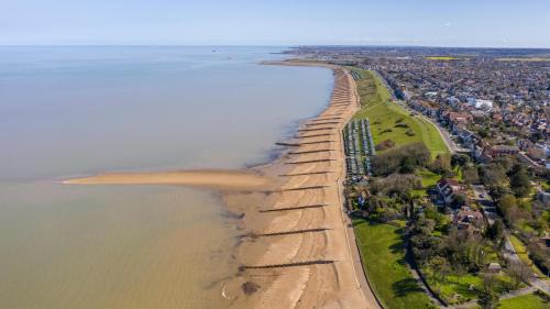 Leysdown-on-Sea Other | Superb 6 Berth Caravan At Harts Holiday Park In Kent Ref 74101B