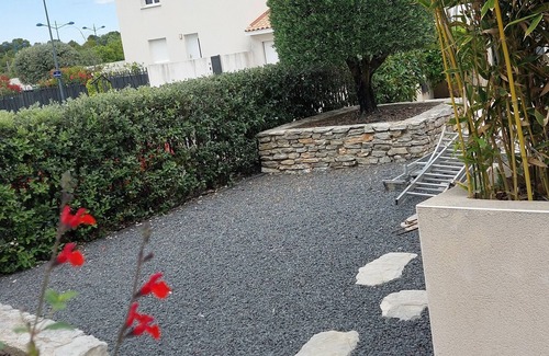 Castelnau-le-Lez Villa | Elegant Villa with Ocean View Near Lake Cres - 10/10 Rated