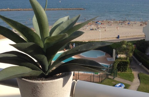Palavas-les-Flots Apartment | Impressive Seafront Apartment with Pool and Ocean View