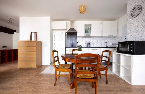 Chatenay-Malabry Apartment | Inviting Apartment with Expansive Terrace for Families
