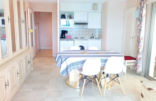 Frejus Port Apartment | Gorgeous Apartment with Ocean View Near the Beaches