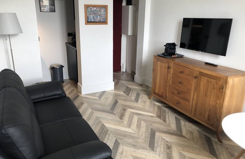 Thermal Apartment | Prime City Center Apartment with Spa Near Park & Shops