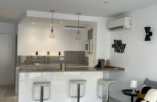 Roses Town Center Apartment | Beachfront Apartment in Rosas with Gorgeous Terrace & Pool