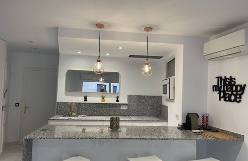 Roses Town Center Apartment | Beachfront Apartment in Rosas with Gorgeous Terrace & Pool