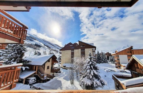 Les Deux Alpes Apartment | Elegant Coeur Station Apartment with Spa & Hot Tub Access