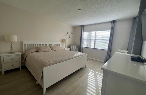 Trailer Estates Apartment | Elegant Apartment in Florida Near IMG with Ocean Views