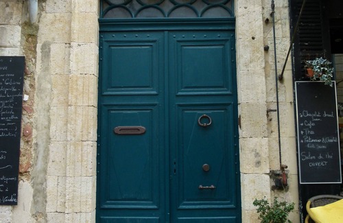 Lectoure Apartment | Prime Apartment in the Heart of Lectoure with Spa & Breakfast