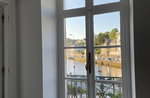 Morlaix House | Scenic Morlaix Harbour View Apartment - Perfect for Families
