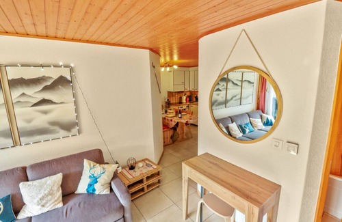 Lens Apartment | Top-Rated Apartment with Free Covered Parking & Breakfast