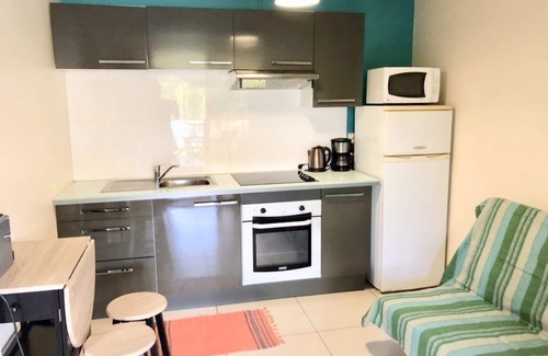 Dampierre Apartment | Inviting Apartment with Private Pool & Garden, Near the Sea