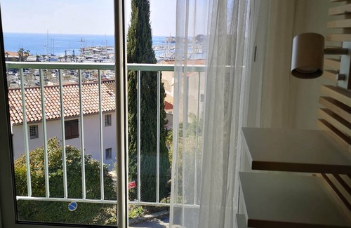 Bandol Apartment | Idyllic Apartment with Sea View, Balcony & Free Parking