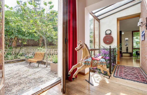 Larchant House | Architect-Designed Villa in Fontainebleau, Rated 9.6/10