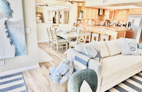 Townsite Condo | Superb Beachfront Location, 2 Min Walk to Beach and Restaurants