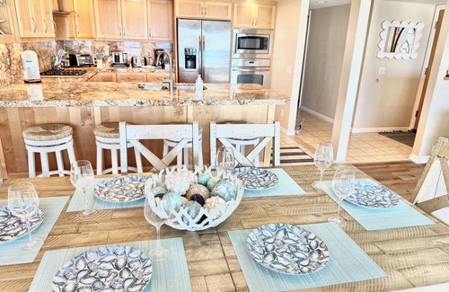 Townsite Condo | Superb Beachfront Location, 2 Min Walk to Beach and Restaurants