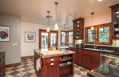 Arden-Arcade House | Top-Rated Bungalow Perfect for Families and Executives