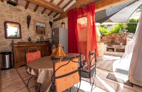 Cassis Cabin | Exquisite Bungalow with Private Pool & Sea View in Cassis