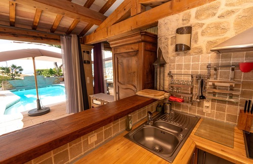 Cassis Cabin | Exquisite Bungalow with Private Pool & Sea View in Cassis