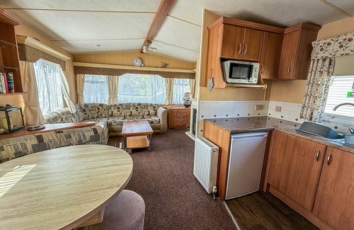 Kessingland House | Cozy Caravan Retreat by the Seaside in Kessingland