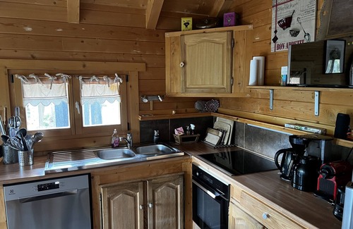 Erckartswiller Ski Chalet | Inviting Spa Chalet for 8 with Stunning Ocean Views