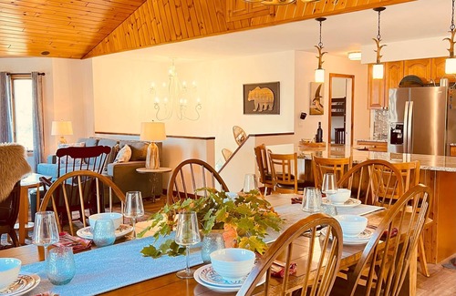 Johnsburg Ski Chalet | Top-Rated Birch Hill Lodge: Pet-Friendly with Spa & Pool