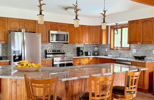 Johnsburg Ski Chalet | Top-Rated Birch Hill Lodge: Pet-Friendly with Spa & Pool