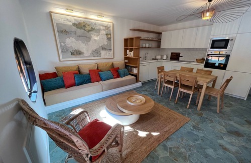 Porquerolles Apartment | Refurbished Waterfront Apartment with Ocean View and Spa