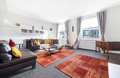 Ravenscourt Park Apartment | Top-Rated Contemporary Apartment with Family & Pet Amenities