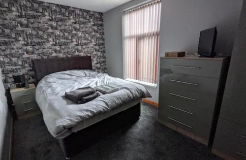 Clayton le Moors House | Budget-Friendly Cosy Rooms with Kitchen & Fast Internet