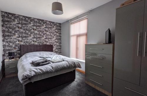 Clayton le Moors House | Budget-Friendly Cosy Rooms with Kitchen & Fast Internet