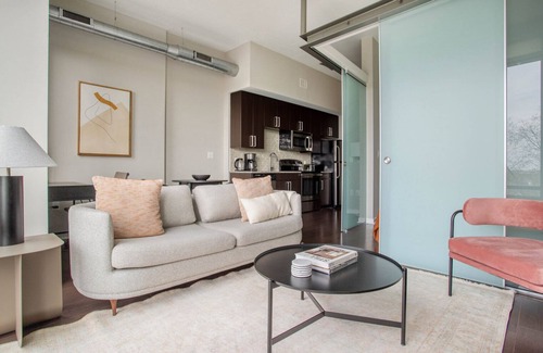 Del Ray Apartment | Delightful Del Ray 1BR with Gym, Near Theater & Nightlife