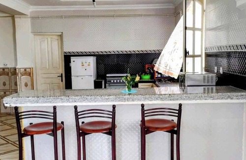 Souk El Tenine Apartment | Quiet Family-Friendly F3 Apartment with Spa & Breakfast
