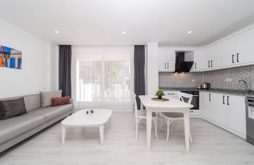 Eski Lara Apartment | Cozy Flat Near Duden Waterfall in Muratpasa - Family-Friendly