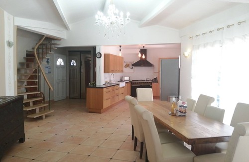 Vidauban Villa | Ideal Retreat for 10 with Pool, Ocean View & Playground