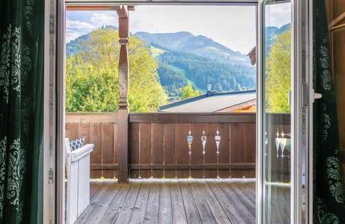 Brixen im Thale Apartment | Modern House Near Ski Lift with Pool & Breakfast - 9.8/10