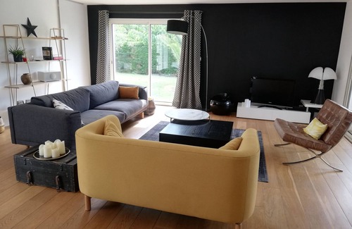 Balma House | Inviting Home for 10 with Private Pool Near Toulouse