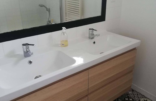 Balma House | Inviting Home for 10 with Private Pool Near Toulouse