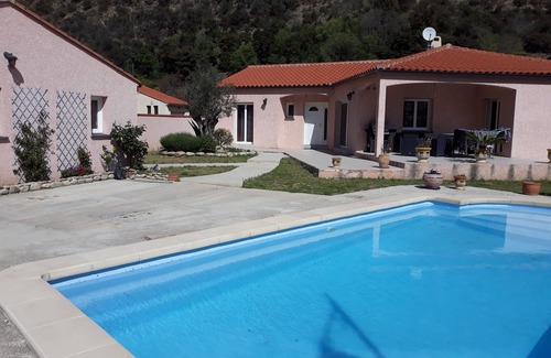 Ria-Sirach House | Ideal House Rental for Family Gatherings by the Ocean