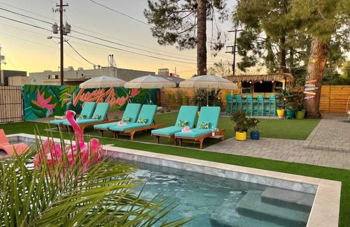 Arcadia Lite House | Prime Location Near Superbowl with Pool and Tiki Bar